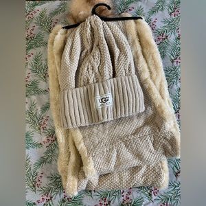 UGG toboggan and infinity scarf set BEIGE